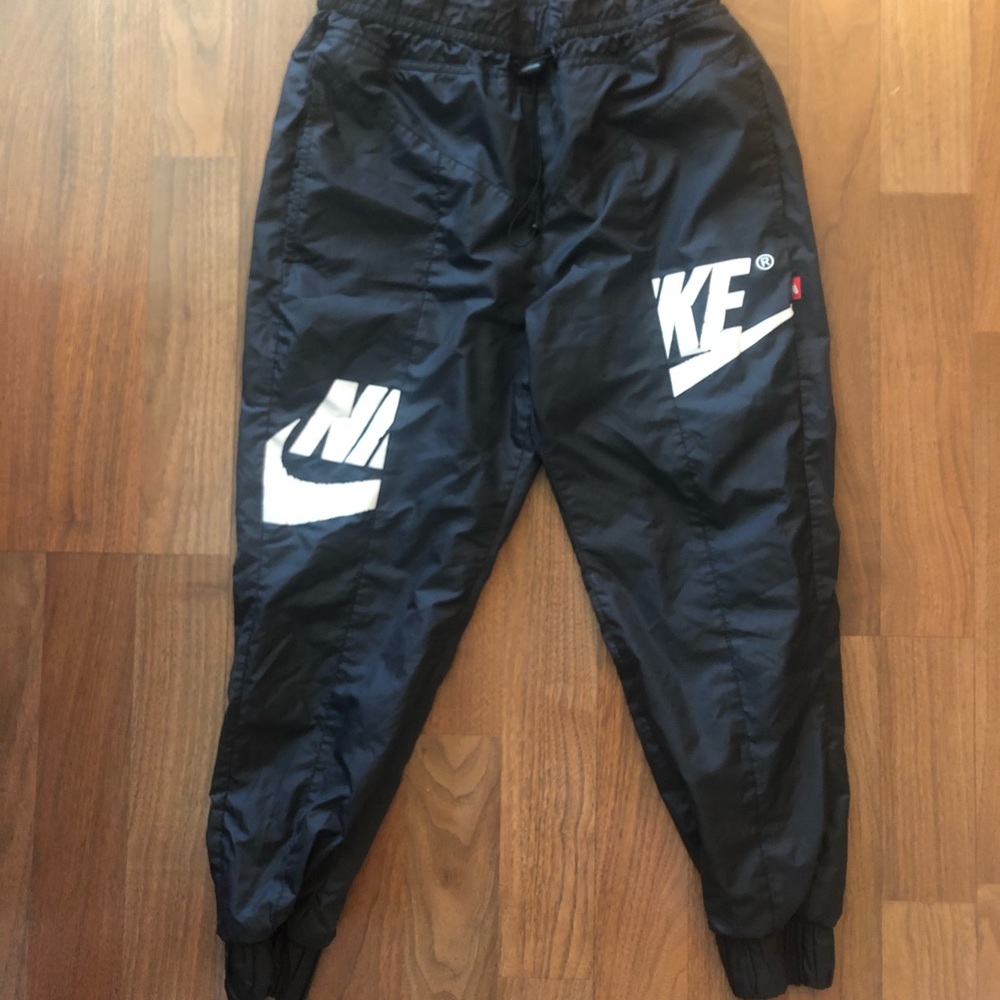 Nike wind breaker pants size XS